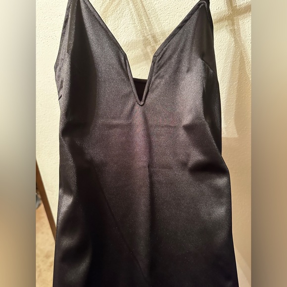 BNWOT Black Bodycon Dress size L but fits M - Picture 5 of 13